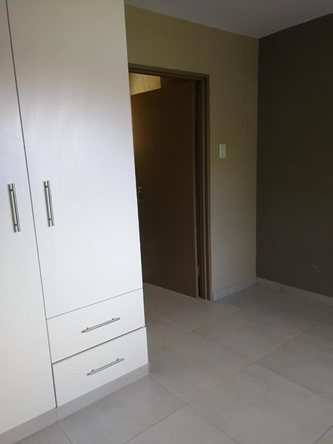 Salas Stay, Midrand Exteriör bild