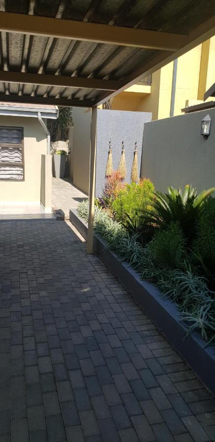 Salas Stay, Midrand Exteriör bild