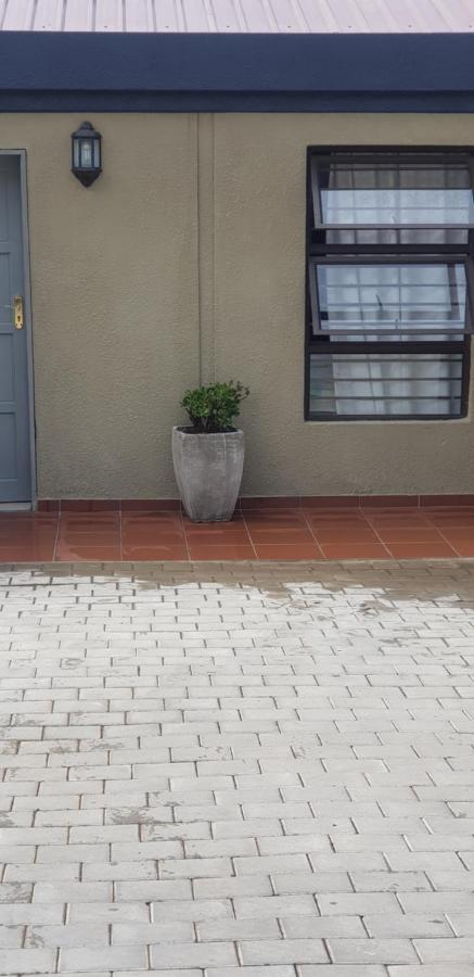 Salas Stay, Midrand Exteriör bild