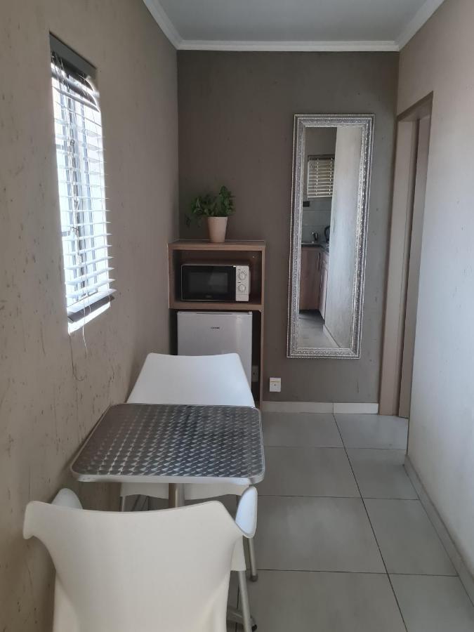Salas Stay, Midrand Exteriör bild